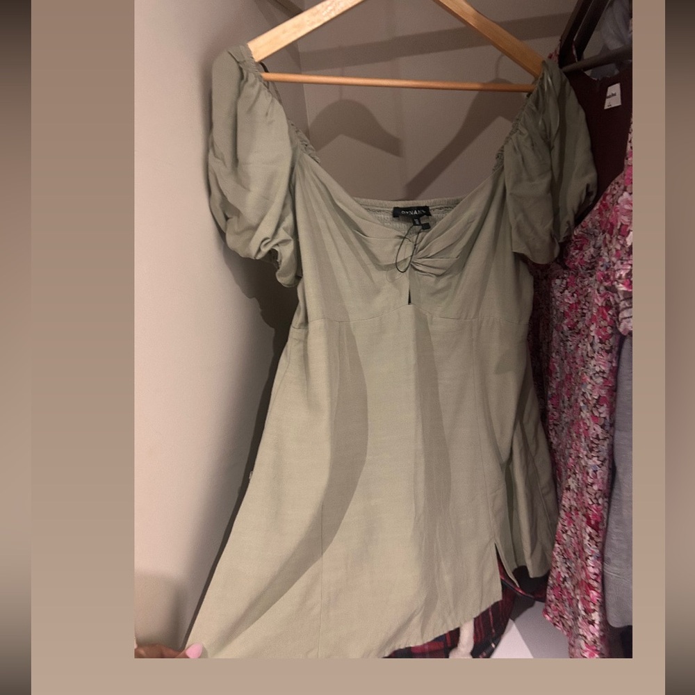 Dynamite Sage Green Puff Sleeve Blouse